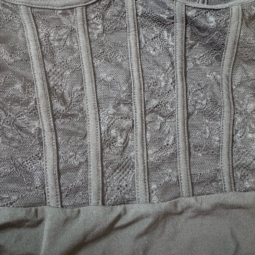Lulu’s Elegant Black Lace Bodysuit size S - Picture 8 of 8